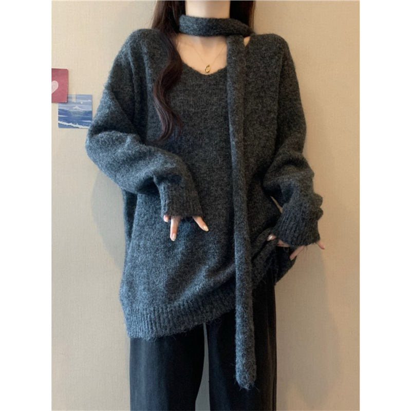 Πλεκτό πουλόβερ με χοντρή πλέξη από ακρυλικό, βισκόζη και πολυεστέρα, V-λαιμόκοψη, μακριά μανίκια, χαλαρή γραμμή, μεσαίου μήκους