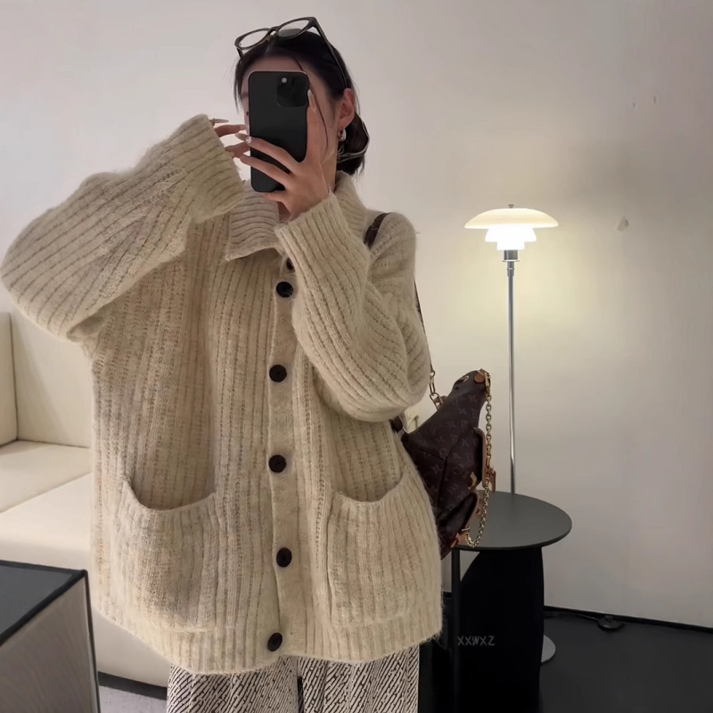 Cardigan The dream of jade, s visokim ovratnikom, opuštenog kroja, dugi rukavi, srednja duljina, pleteni materijal od poliestera i spandeksa