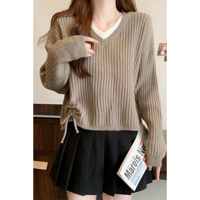 Adīts džemperis ar V formas kaklu, garām piedurknēm, brīvs piegriezums, viltots divdaļīgs dizains, viskozes audums