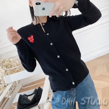 Vilnas kardigans ar mīlestības rakstu, apaļš kakla izgriezums, garas piedurknes, 95% vilna