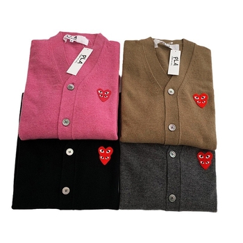 Vilnas kardigans ar mīlestības rakstu, apaļš kakla izgriezums, garas piedurknes, 95% vilna