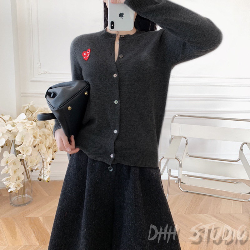 Vilnas kardigans ar mīlestības rakstu, apaļš kakla izgriezums, garas piedurknes, 95% vilna