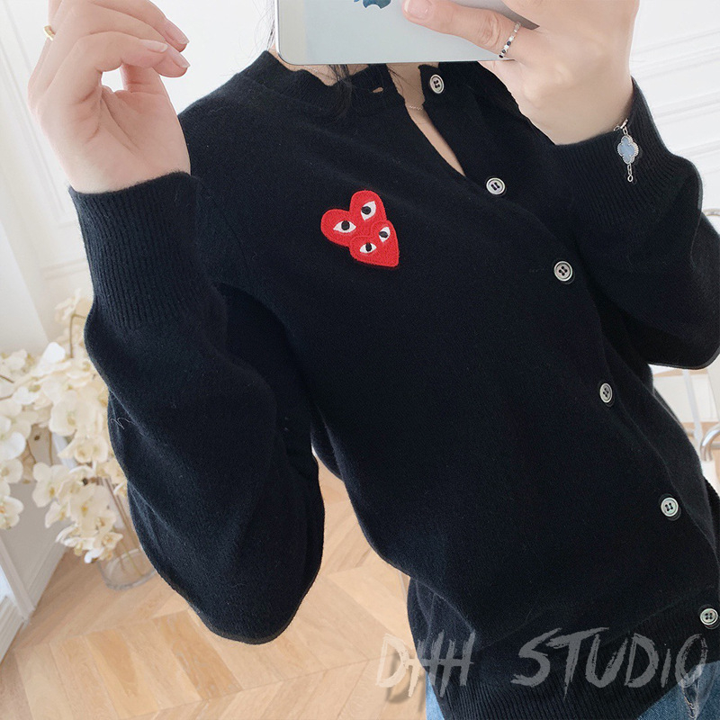 Vilnas kardigans ar mīlestības rakstu, apaļš kakla izgriezums, garas piedurknes, 95% vilna