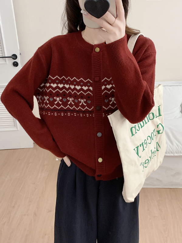 Sievietēm paredzēts oversize adīts kardigans ar korejiešu stila kontrastējošu žakardu, no viskozes šķiedras, apaļa kakla, garas piedurknes, brīvs siluets, parasts garums