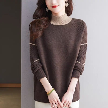 Пуловер трикотаж с полувисока яка, свободен силует, дълги ръкави, полиестерна материя