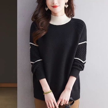 Пуловер трикотаж с полувисока яка, свободен силует, дълги ръкави, полиестерна материя