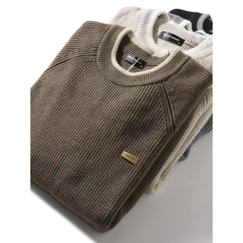 Плетено яке-пуловер, свободна кройка, кръгла яка, дълги ръкави, удебелено плетиво, 70% полиестер