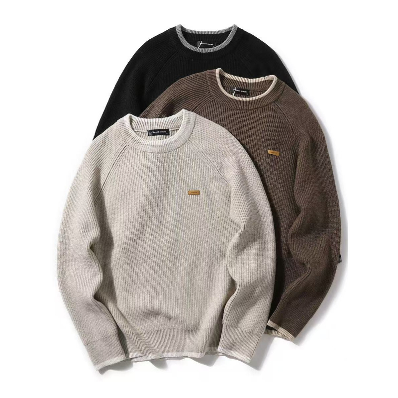 Плетено яке-пуловер, свободна кройка, кръгла яка, дълги ръкави, удебелено плетиво, 70% полиестер