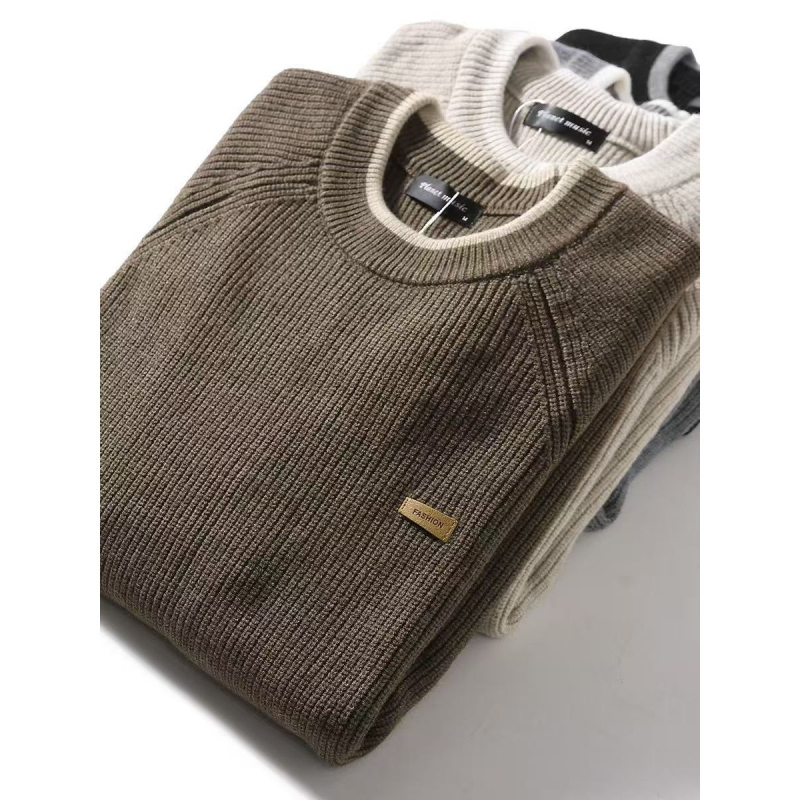 Плетено яке-пуловер, свободна кройка, кръгла яка, дълги ръкави, удебелено плетиво, 70% полиестер