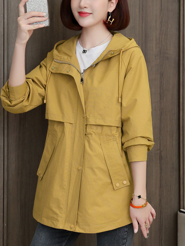 Дамско палто с средна дължина, с качулка, преден цип; памучно-нейлонова смес (50–70% памук, 30–50% нейлон); свободен силует.