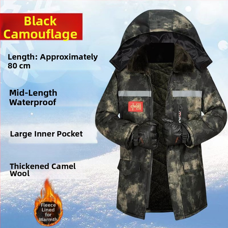 Žieminė vyriška striukė su kamufliažu, fliso pamušalas, nuimama gobtuvė, atspari vandeniui, vidutinio ilgio, priekinis užtrauktukas.