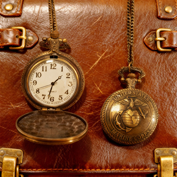 Kabatas pulkstenis kaklaraišam ar romiešu cipariem — vintage Eiropas/ Amerikas stil, kvarca mehānisms, apaļš cipferðzināšanās, sakausējuma korpuss, spirālkorona