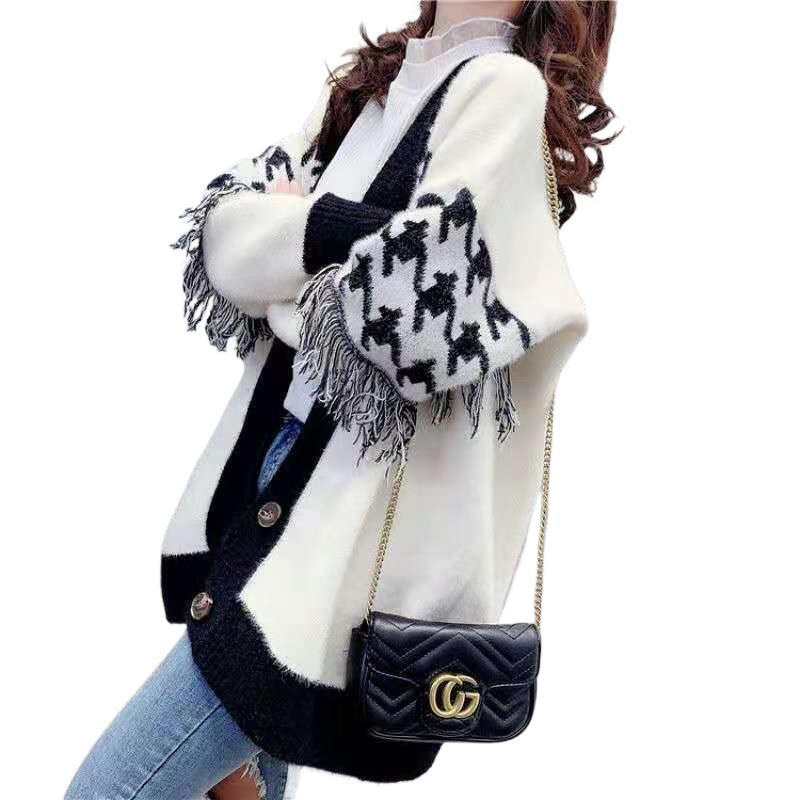 Chenille megztinis su kutaisiais, jacquard detalės, V kaklo iškirptė, laisvas siluetas