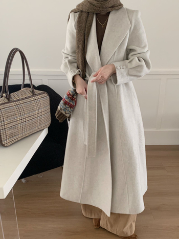 Ilgas vilnos palto su diržu ir sijonėlio siluetu, dvipusis vilnos audinys, storas