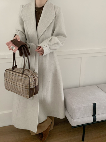 Ilgas vilnos palto su diržu ir sijonėlio siluetu, dvipusis vilnos audinys, storas