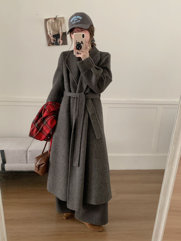 Ilgas vilnos palto su diržu ir sijonėlio siluetu, dvipusis vilnos audinys, storas