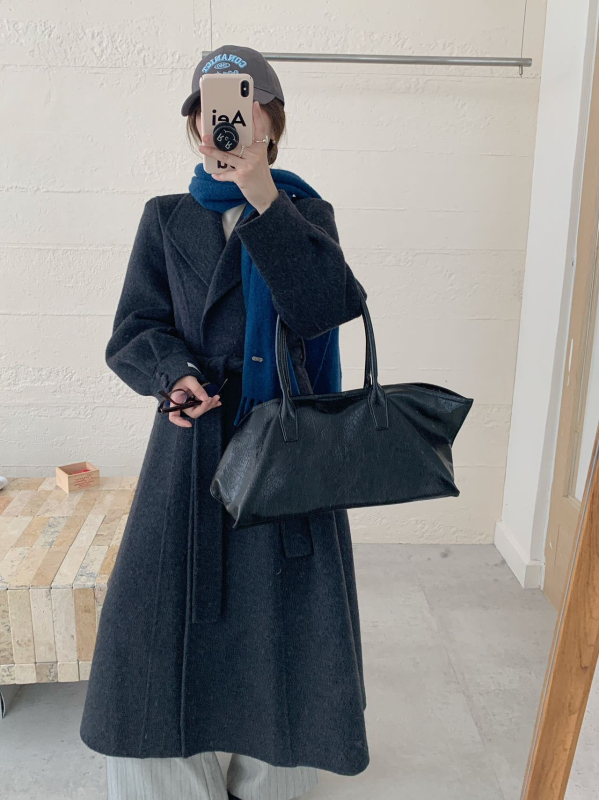 Ilgas vilnos palto su diržu ir sijonėlio siluetu, dvipusis vilnos audinys, storas