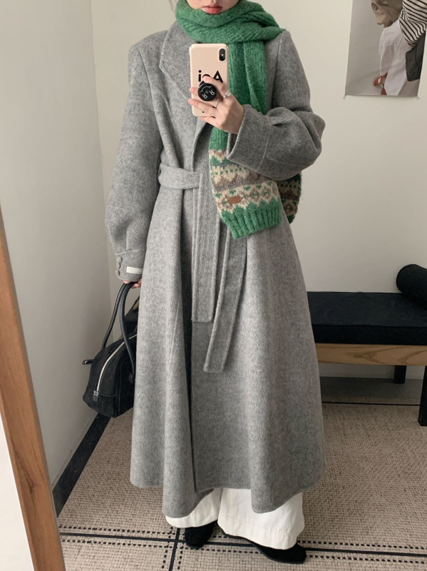 Ilgas vilnos palto su diržu ir sijonėlio siluetu, dvipusis vilnos audinys, storas