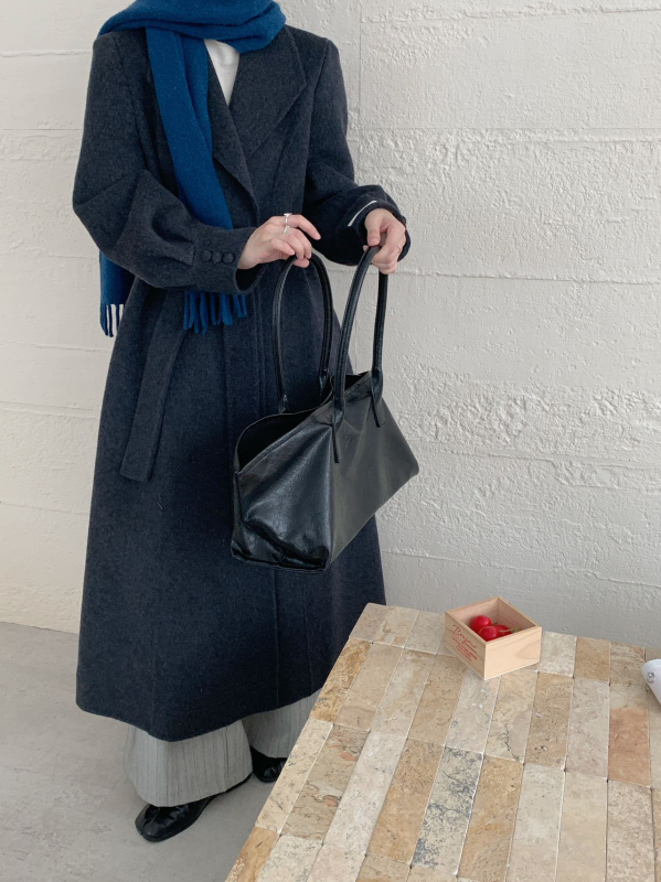 Ilgas vilnos palto su diržu ir sijonėlio siluetu, dvipusis vilnos audinys, storas