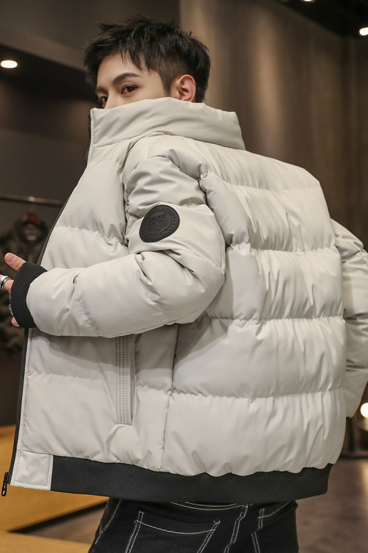 Férfi téli pamut-töltött dzseki, vastag szigeteléssel, cipzáras zárás, áll gallér, külső anyag poliészter, bélés poliészter, töltőanyag pamut