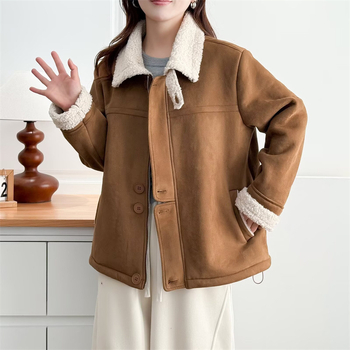 Moteriška suede striukė su polo apykakle, ilgos rankovės, ruduo 2025