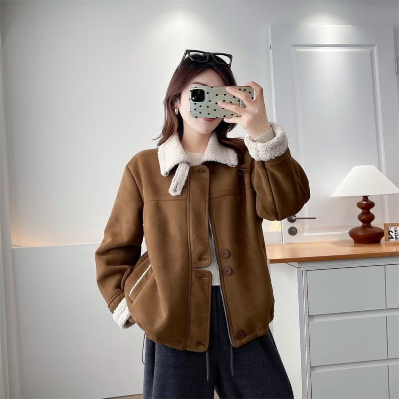 Moteriška suede striukė su polo apykakle, ilgos rankovės, ruduo 2025