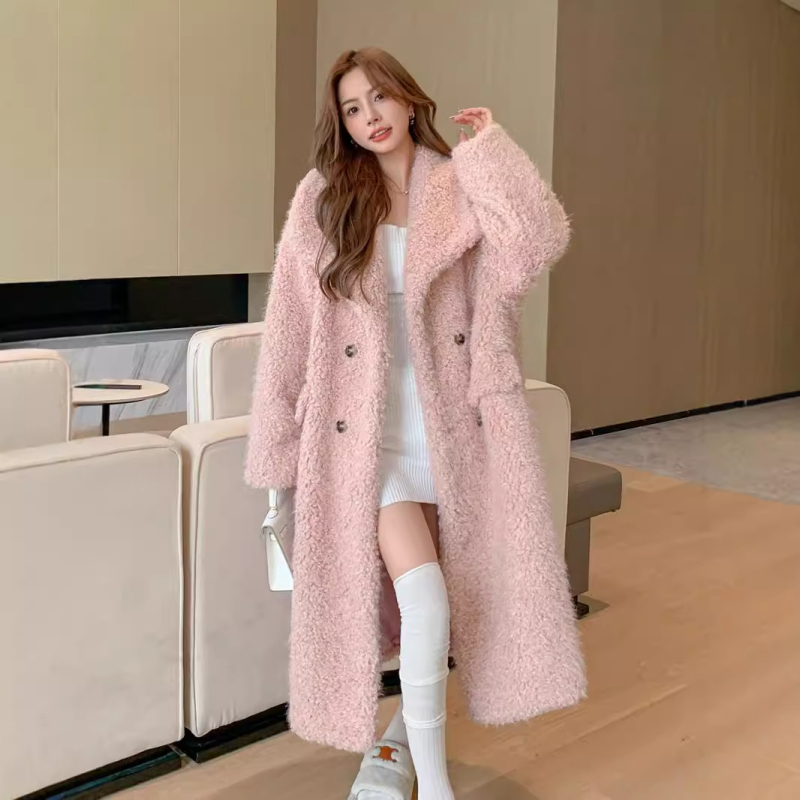 Moteriškas ilgas dirbtinio kailio paltas su apykakle lapel, ilgis virš 100 cm, ilgomis rankovėmis