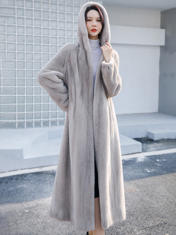 Moteriška dirbtinio kailio striukė su gobtuvu, ilgesnė kirpimo linija, laisvas siluetas, žiema 2023