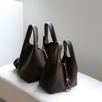 Чанта-кофа от естествена кожа със агнешка текстура в стил кошница, без подплата, с цип