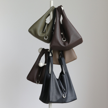 Чанта-кофа от естествена кожа със агнешка текстура в стил кошница, без подплата, с цип