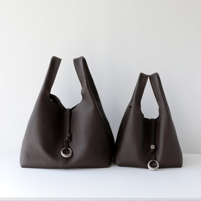 Чанта-кофа от естествена кожа със агнешка текстура в стил кошница, без подплата, с цип