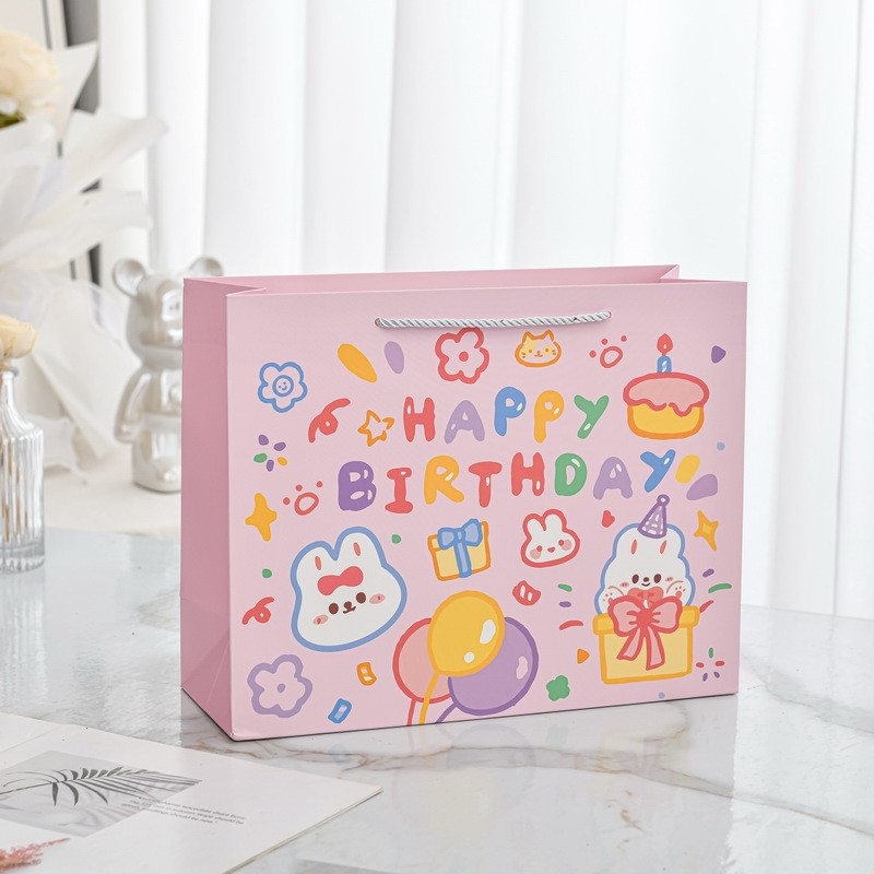 Kraft papírtáska aranyos rajzolt nyuszival, nyomtatási film eljárás, rajzfilm stílus, alkalmas ajándékokra vásárokon, logó nélküli