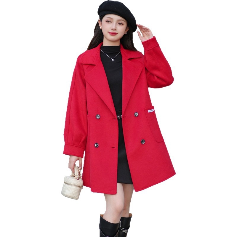 Moteriškas vilnos paltas, vidutinio ilgio, stora medžiaga, su apykakle ir dvigubu užsegimu, vientisos spalvos