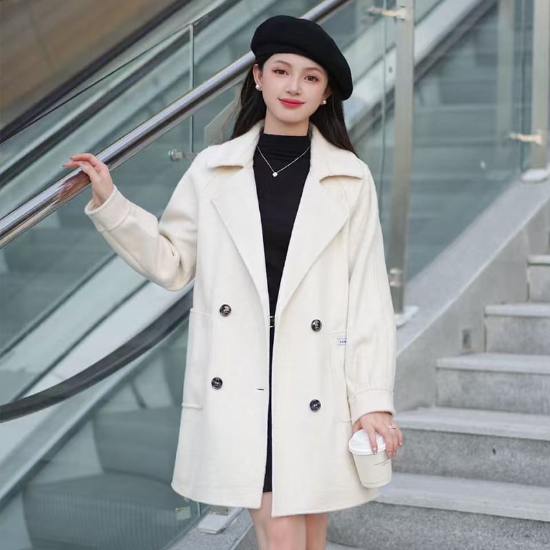 Moteriškas vilnos paltas, vidutinio ilgio, stora medžiaga, su apykakle ir dvigubu užsegimu, vientisos spalvos