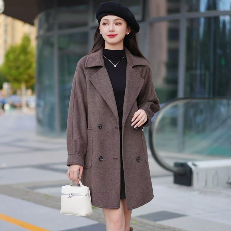 Moteriškas vilnos paltas, vidutinio ilgio, stora medžiaga, su apykakle ir dvigubu užsegimu, vientisos spalvos