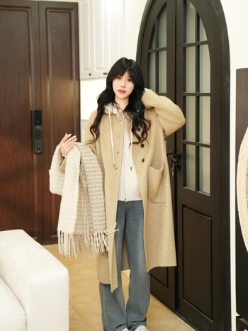 Женско вълнено палто, свободен силует, дебело, средна дължина 65–80 см, яка с лацкани