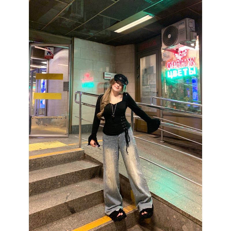 Τζινς: φαρδιά γραμμή, ψηλή μέση, βαμβάκι 50–70%, κομψό καθημερινό στυλ