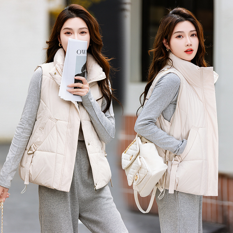 Sieviešu veste no poliestera ar pūka un kokvilnas pildījumu, brīvā piegriezuma, augsts apkaklis, rāvējslēdzējs