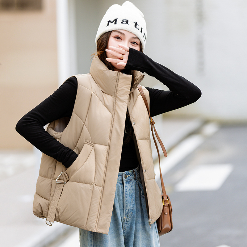 Sieviešu veste no poliestera ar pūka un kokvilnas pildījumu, brīvā piegriezuma, augsts apkaklis, rāvējslēdzējs