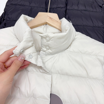 Vesta cu puf din nylon, conținut puf 86–90%, umplutură din puf de rață, grosime medie