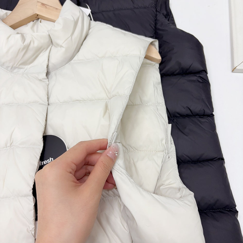 Vesta cu puf din nylon, conținut puf 86–90%, umplutură din puf de rață, grosime medie