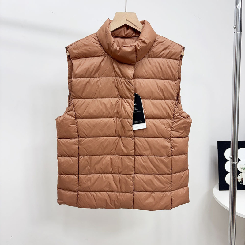 Vesta cu puf din nylon, conținut puf 86–90%, umplutură din puf de rață, grosime medie