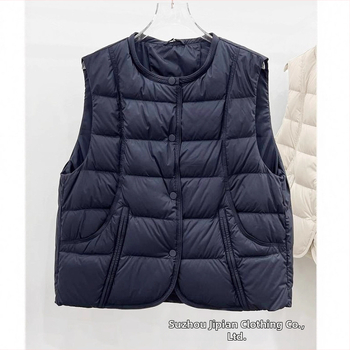 Moterų be rankovių pūkų liemenė, apvalus kaklas, laisvas kirpimas, 86–90% pūkų užpildas, poliesterio audinys, įprastas ilgis, žiema 2025