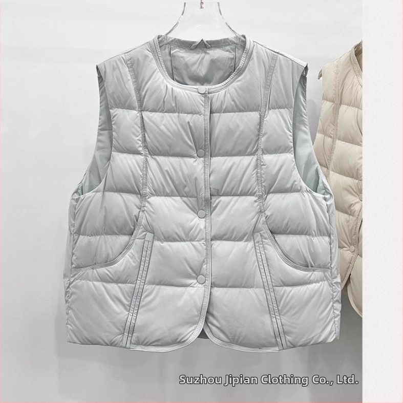 Moterų be rankovių pūkų liemenė, apvalus kaklas, laisvas kirpimas, 86–90% pūkų užpildas, poliesterio audinys, įprastas ilgis, žiema 2025