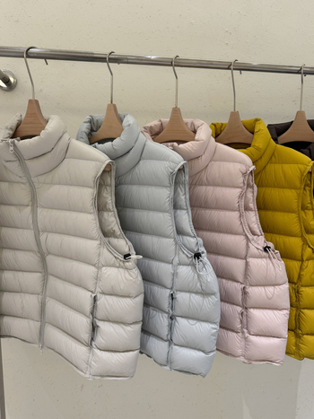 Дамски пухен жилет със стойка и ребрист дизайн, свободен крой, качулка, пълнеж от бял гъши пух