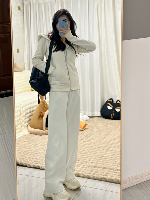 Női pamut sportnadrág széles szárú, középmagas derekú, fleece bélés, őszi 2025