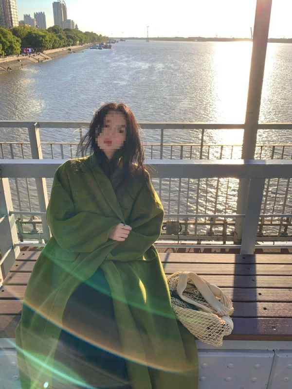 Vilninis švarkas su spandeksu, dvipusis, dirbtinio kailio apykaklė, laisvas kirpimas, rudens-žiemos 2024