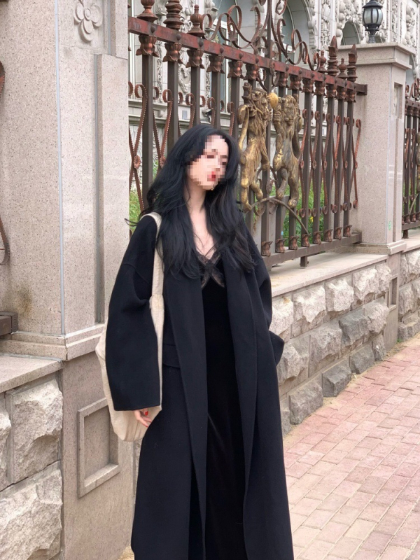 Vilninis švarkas su spandeksu, dvipusis, dirbtinio kailio apykaklė, laisvas kirpimas, rudens-žiemos 2024