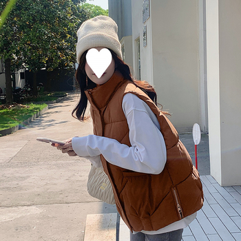 Ženska vesta s punjenjem od perja i pamuka - stojeći ovratnik, zatvarač sprijeda (debela tkanina; udoban kroj; vanjska tkanina poliester; punjenje perjem i pamukom; duljina 50–65 cm)