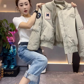 Moteriška quiltota trumpa bomber striukė, Oxford audinys, poliesteris 80–90%, laisvas kirpimas, stovinti apykaklė, užtrauktukas, ilgis 50–65 cm, ruduo 2024